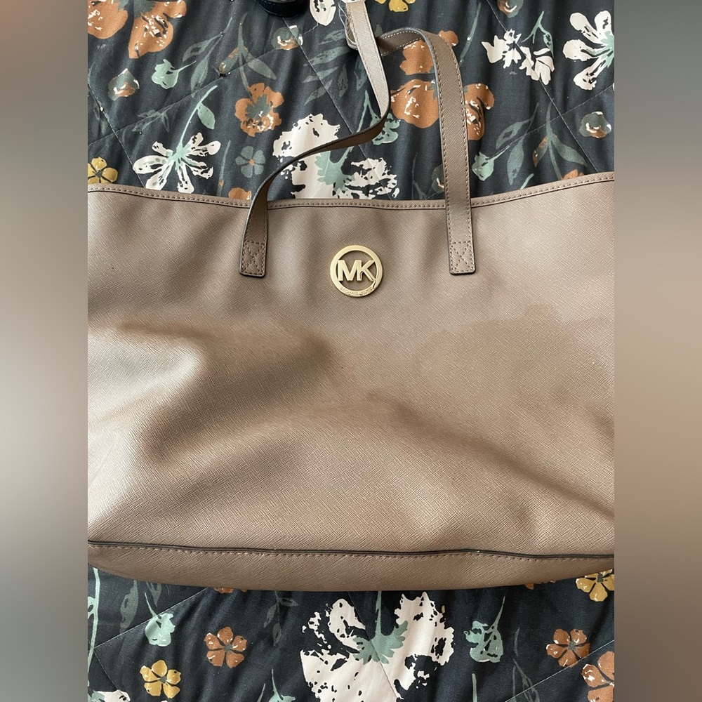 Michael Kors Jet Set shoulder bag